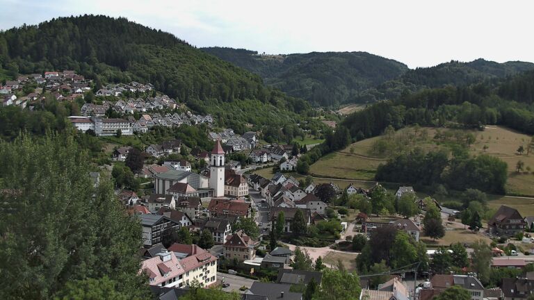 Dieses Bild zeigt eine Webcam-Aufnahme von Ottenhöfen, aufgenommen am Samstag, den 25.07.2026 um 15:50 Uhr