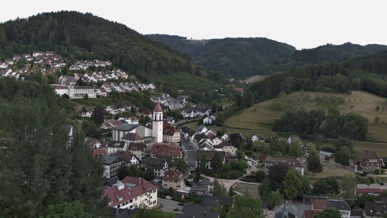 Dieses Bild zeigt eine Webcam-Aufnahme von Ottenhöfen, aufgenommen am Dienstag, den 04.08.2026 um 20:10 Uhr