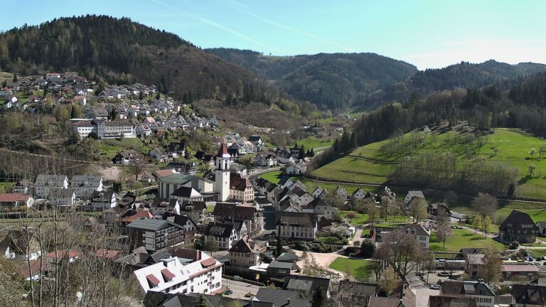 Dieses Bild zeigt eine Webcam-Aufnahme von Ottenhöfen, aufgenommen am Dienstag, den 07.04.2026 um 15:30 Uhr