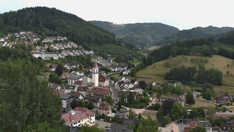 Dieses Bild zeigt eine Webcam-Aufnahme von Ottenhöfen, aufgenommen am Mittwoch, den 15.07.2026 um 17:20 Uhr
