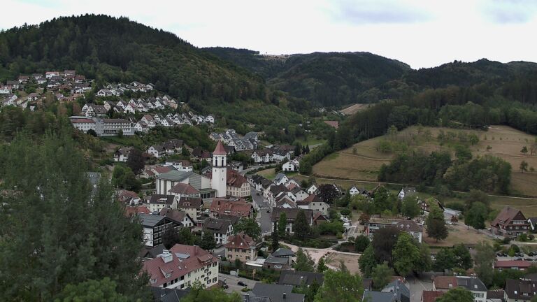 Dieses Bild zeigt eine Webcam-Aufnahme von Ottenhöfen, aufgenommen am Donnerstag, den 20.08.2026 um 12:00 Uhr