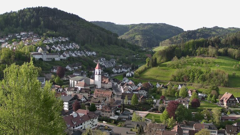 Dieses Bild zeigt eine Webcam-Aufnahme von Ottenhöfen, aufgenommen am Dienstag, den 28.04.2026 um 07:40 Uhr