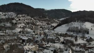 Dieses Bild zeigt eine Webcam-Aufnahme von Ottenhöfen, aufgenommen am Mittwoch, den 07.01.2026 um 15:00 Uhr