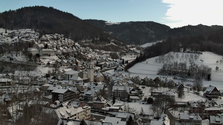 Dieses Bild zeigt eine Webcam-Aufnahme von Ottenhöfen, aufgenommen am Mittwoch, den 07.01.2026 um 15:00 Uhr