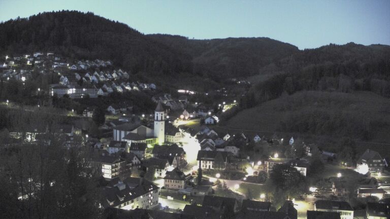 Dieses Bild zeigt eine Webcam-Aufnahme von Ottenhöfen, aufgenommen am Samstag, den 25.04.2026 um 05:30 Uhr