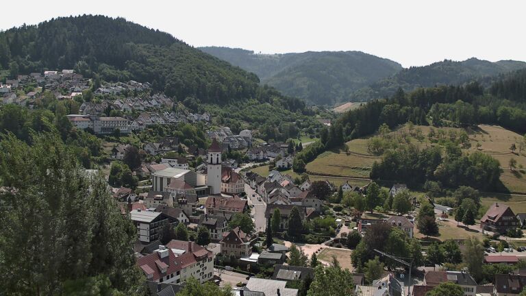 Dieses Bild zeigt eine Webcam-Aufnahme von Ottenhöfen, aufgenommen am Dienstag, den 04.08.2026 um 12:20 Uhr