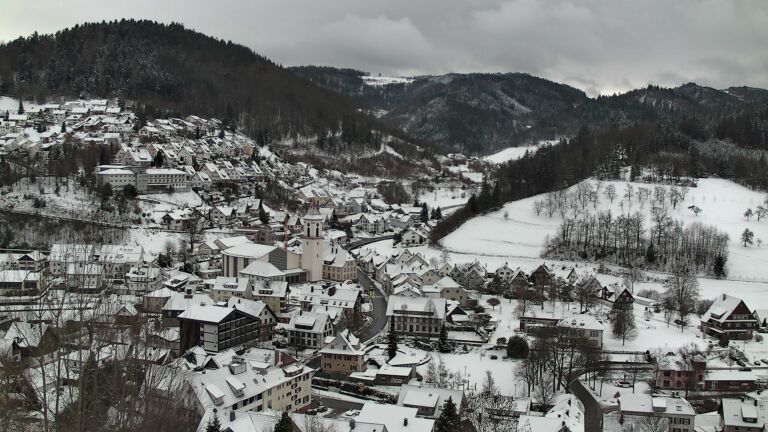 Dieses Bild zeigt eine Webcam-Aufnahme von Ottenhöfen, aufgenommen am Donnerstag, den 08.01.2026 um 08:50 Uhr