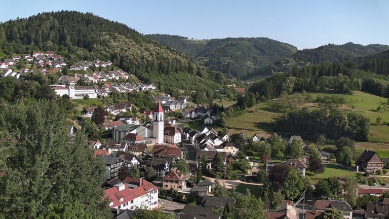 Dieses Bild zeigt eine Webcam-Aufnahme von Ottenhöfen, aufgenommen am Donnerstag, den 25.06.2026 um 18:50 Uhr