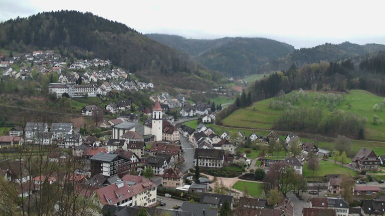 Dieses Bild zeigt eine Webcam-Aufnahme von Ottenhöfen, aufgenommen am Freitag, den 10.04.2026 um 08:00 Uhr