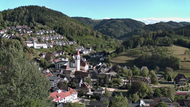 Dieses Bild zeigt eine Webcam-Aufnahme von Ottenhöfen, aufgenommen am Freitag, den 04.09.2026 um 17:40 Uhr