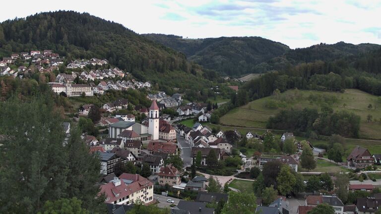 Dieses Bild zeigt eine Webcam-Aufnahme von Ottenhöfen, aufgenommen am Donnerstag, den 10.09.2026 um 19:20 Uhr