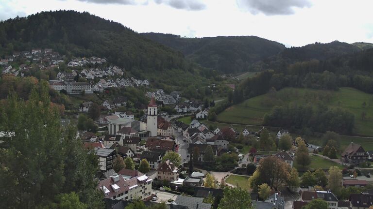 Dieses Bild zeigt eine Webcam-Aufnahme von Ottenhöfen, aufgenommen am Samstag, den 24.10.2026 um 13:00 Uhr