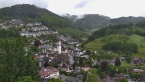 Dieses Bild zeigt eine Webcam-Aufnahme von Ottenhöfen, aufgenommen am Montag, den 18.05.2026 um 16:30 Uhr