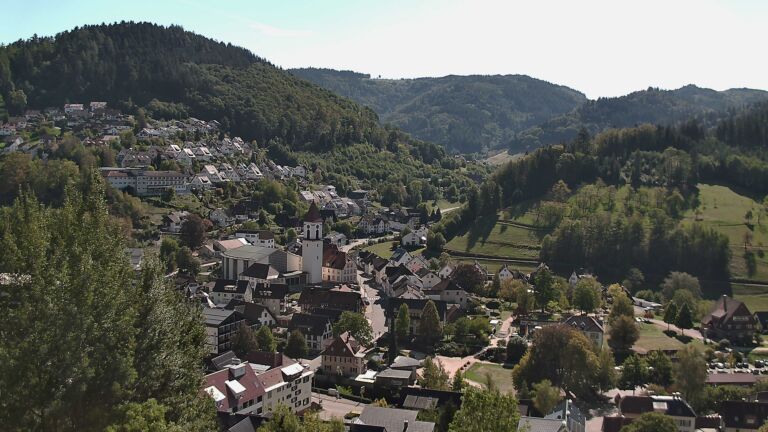 Dieses Bild zeigt eine Webcam-Aufnahme von Ottenhöfen, aufgenommen am Sonntag, den 27.09.2026 um 13:20 Uhr