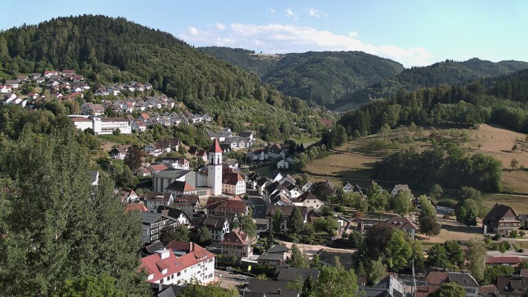 Dieses Bild zeigt eine Webcam-Aufnahme von Ottenhöfen, aufgenommen am Dienstag, den 11.08.2026 um 18:10 Uhr