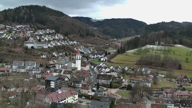 Dieses Bild zeigt eine Webcam-Aufnahme von Ottenhöfen, aufgenommen am Freitag, den 09.01.2026 um 14:30 Uhr