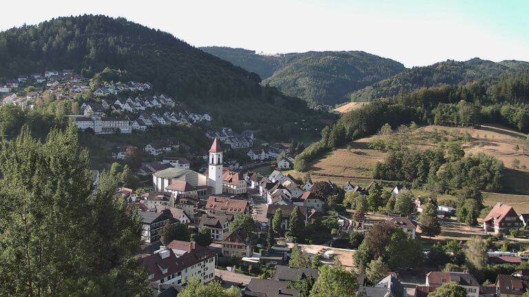 Dieses Bild zeigt eine Webcam-Aufnahme von Ottenhöfen, aufgenommen am Donnerstag, den 13.08.2026 um 08:30 Uhr