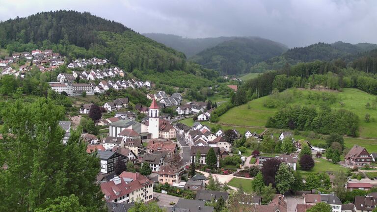 Dieses Bild zeigt eine Webcam-Aufnahme von Ottenhöfen, aufgenommen am Dienstag, den 05.05.2026 um 17:50 Uhr