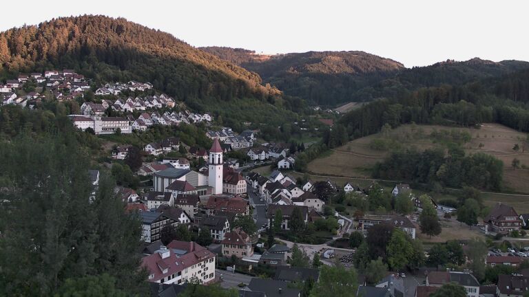 Dieses Bild zeigt eine Webcam-Aufnahme von Ottenhöfen, aufgenommen am Donnerstag, den 13.08.2026 um 20:20 Uhr