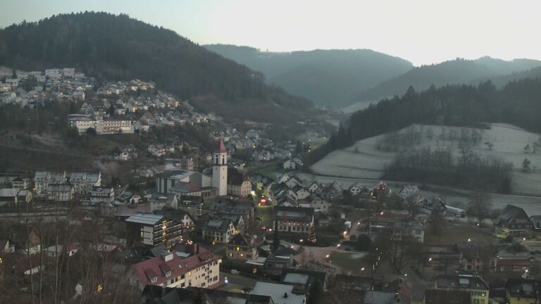 Dieses Bild zeigt eine Webcam-Aufnahme von Ottenhöfen, aufgenommen am Samstag, den 27.12.2025 um 17:00 Uhr