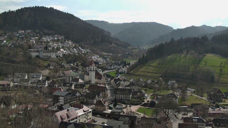 Dieses Bild zeigt eine Webcam-Aufnahme von Ottenhöfen, aufgenommen am Dienstag, den 10.03.2026 um 13:30 Uhr