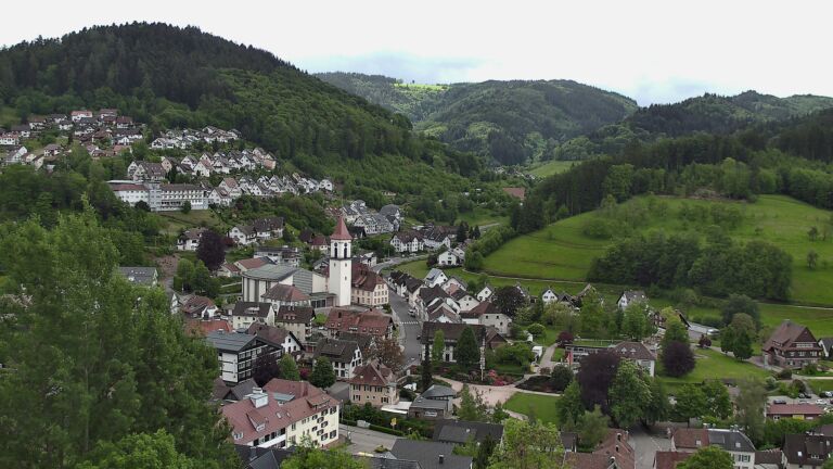 Dieses Bild zeigt eine Webcam-Aufnahme von Ottenhöfen, aufgenommen am Donnerstag, den 14.05.2026 um 12:10 Uhr