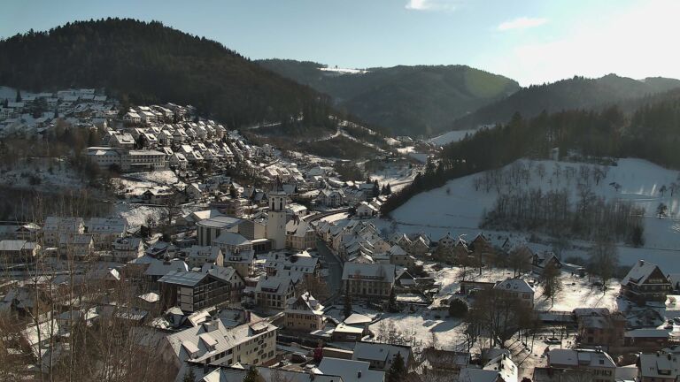 Dieses Bild zeigt eine Webcam-Aufnahme von Ottenhöfen, aufgenommen am Mittwoch, den 07.01.2026 um 13:20 Uhr