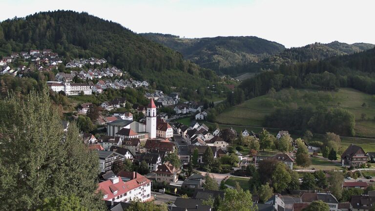 Dieses Bild zeigt eine Webcam-Aufnahme von Ottenhöfen, aufgenommen am Freitag, den 11.09.2026 um 18:00 Uhr