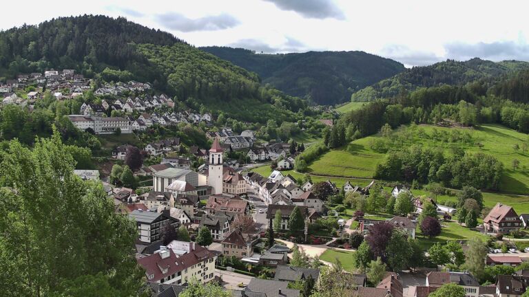 Dieses Bild zeigt eine Webcam-Aufnahme von Ottenhöfen, aufgenommen am Mittwoch, den 06.05.2026 um 10:00 Uhr