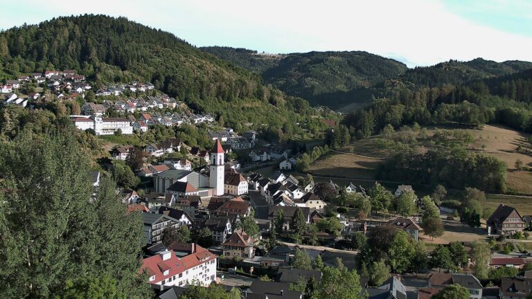 Dieses Bild zeigt eine Webcam-Aufnahme von Ottenhöfen, aufgenommen am Donnerstag, den 20.08.2026 um 18:50 Uhr