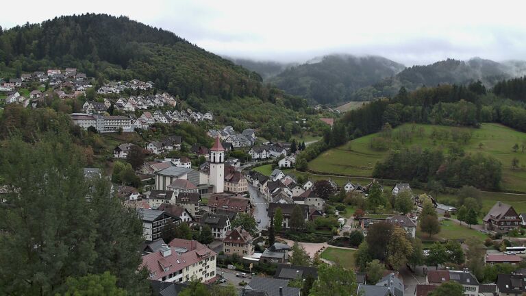 Dieses Bild zeigt eine Webcam-Aufnahme von Ottenhöfen, aufgenommen am Donnerstag, den 08.10.2026 um 16:40 Uhr