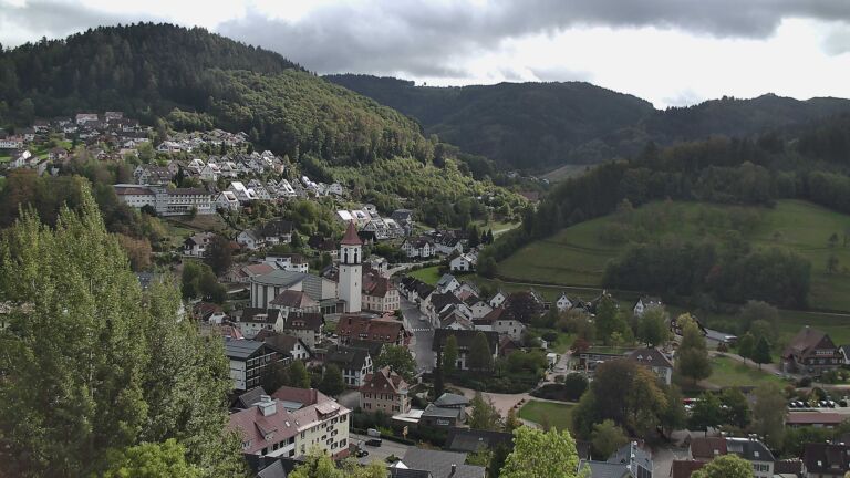 Dieses Bild zeigt eine Webcam-Aufnahme von Ottenhöfen, aufgenommen am Samstag, den 10.10.2026 um 13:50 Uhr