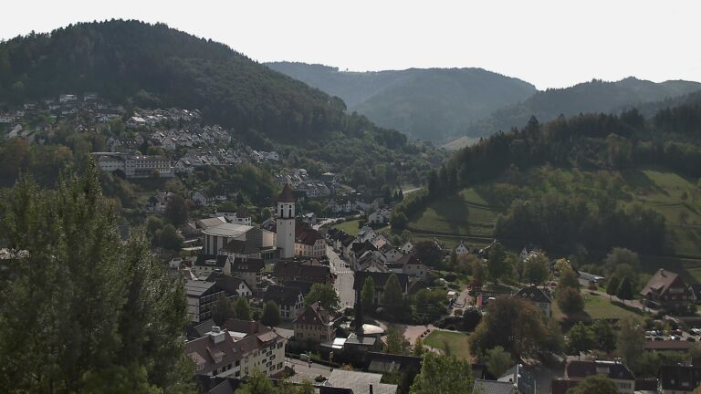 Dieses Bild zeigt eine Webcam-Aufnahme von Ottenhöfen, aufgenommen am Sonntag, den 04.10.2026 um 12:10 Uhr