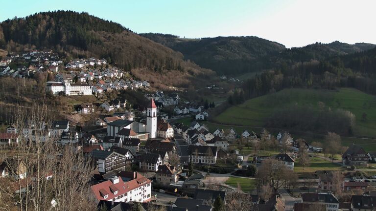 Dieses Bild zeigt eine Webcam-Aufnahme von Ottenhöfen, aufgenommen am Freitag, den 27.02.2026 um 17:00 Uhr