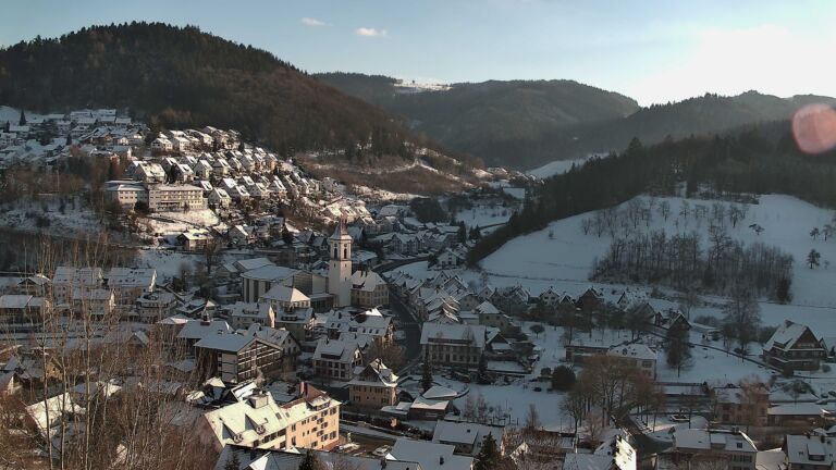 Dieses Bild zeigt eine Webcam-Aufnahme von Ottenhöfen, aufgenommen am Montag, den 05.01.2026 um 15:10 Uhr