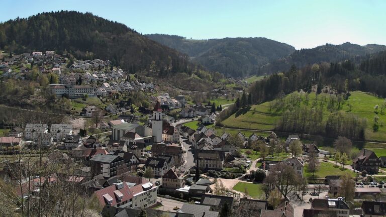 Dieses Bild zeigt eine Webcam-Aufnahme von Ottenhöfen, aufgenommen am Mittwoch, den 08.04.2026 um 13:50 Uhr