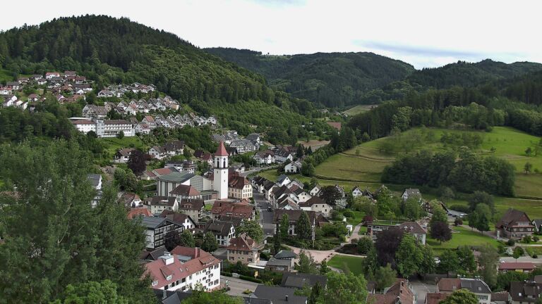 Dieses Bild zeigt eine Webcam-Aufnahme von Ottenhöfen, aufgenommen am Dienstag, den 09.06.2026 um 17:50 Uhr