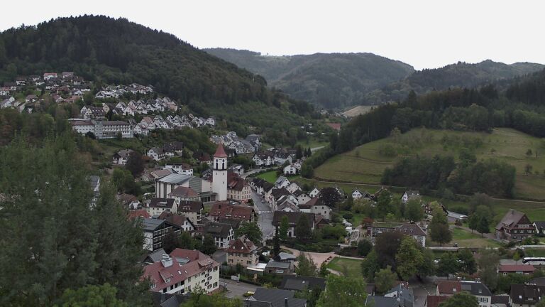 Dieses Bild zeigt eine Webcam-Aufnahme von Ottenhöfen, aufgenommen am Sonntag, den 13.09.2026 um 18:40 Uhr