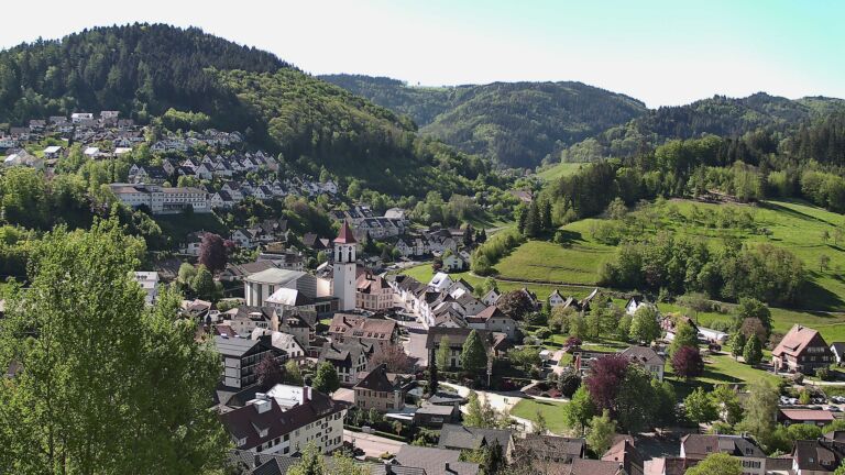 Dieses Bild zeigt eine Webcam-Aufnahme von Ottenhöfen, aufgenommen am Freitag, den 01.05.2026 um 10:10 Uhr