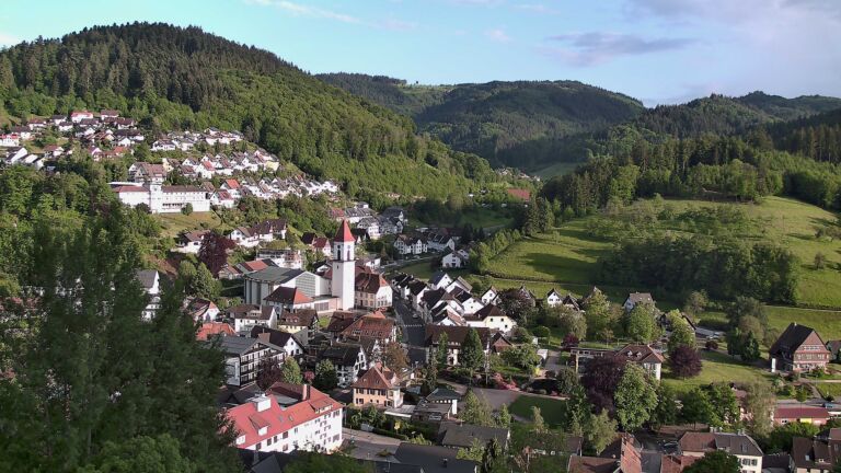 Dieses Bild zeigt eine Webcam-Aufnahme von Ottenhöfen, aufgenommen am Freitag, den 15.05.2026 um 19:30 Uhr
