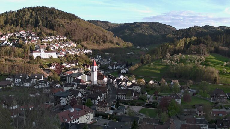 Dieses Bild zeigt eine Webcam-Aufnahme von Ottenhöfen, aufgenommen am Donnerstag, den 16.04.2026 um 19:30 Uhr