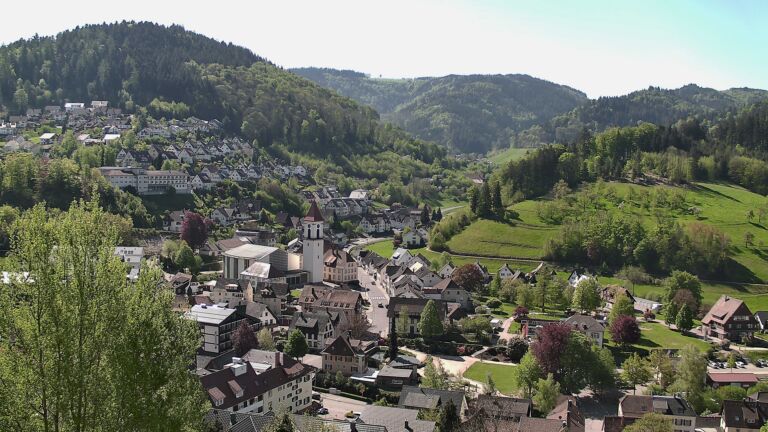 Dieses Bild zeigt eine Webcam-Aufnahme von Ottenhöfen, aufgenommen am Montag, den 27.04.2026 um 11:00 Uhr
