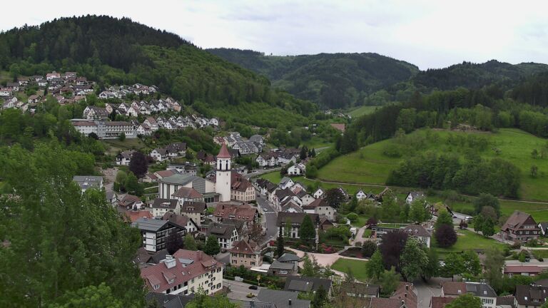 Dieses Bild zeigt eine Webcam-Aufnahme von Ottenhöfen, aufgenommen am Montag, den 04.05.2026 um 16:10 Uhr