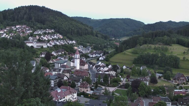 Dieses Bild zeigt eine Webcam-Aufnahme von Ottenhöfen, aufgenommen am Freitag, den 29.05.2026 um 21:30 Uhr