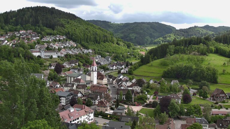 Dieses Bild zeigt eine Webcam-Aufnahme von Ottenhöfen, aufgenommen am Dienstag, den 12.05.2026 um 16:30 Uhr