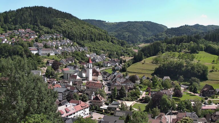 Dieses Bild zeigt eine Webcam-Aufnahme von Ottenhöfen, aufgenommen am Montag, den 15.06.2026 um 15:30 Uhr