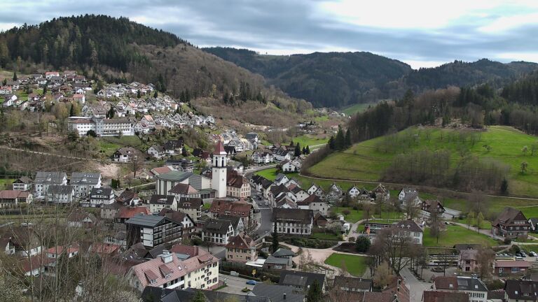 Dieses Bild zeigt eine Webcam-Aufnahme von Ottenhöfen, aufgenommen am Sonntag, den 05.04.2026 um 15:40 Uhr