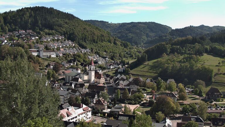 Dieses Bild zeigt eine Webcam-Aufnahme von Ottenhöfen, aufgenommen am Samstag, den 26.09.2026 um 15:30 Uhr