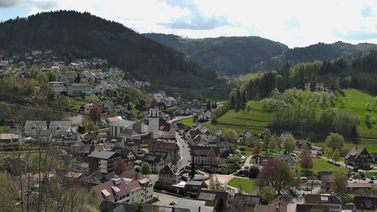 Dieses Bild zeigt eine Webcam-Aufnahme von Ottenhöfen, aufgenommen am Donnerstag, den 16.04.2026 um 13:10 Uhr