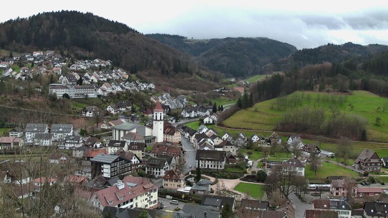 Dieses Bild zeigt eine Webcam-Aufnahme von Ottenhöfen, aufgenommen am Mittwoch, den 25.03.2026 um 16:50 Uhr